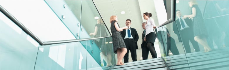 Vergadering-aan-de-trap-voor-technical-support